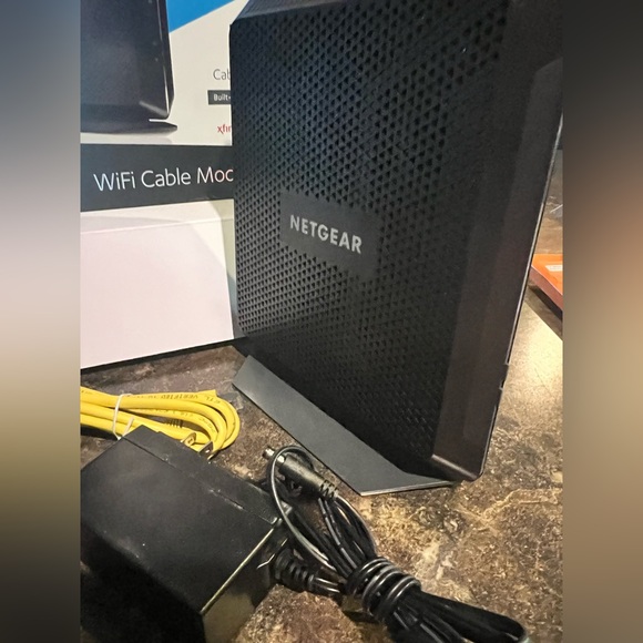 NetGear NightHawk AC1900 WiFi Cable Modem Router - Picture 4 of 12